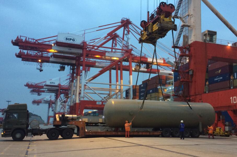 Super size cargo sea