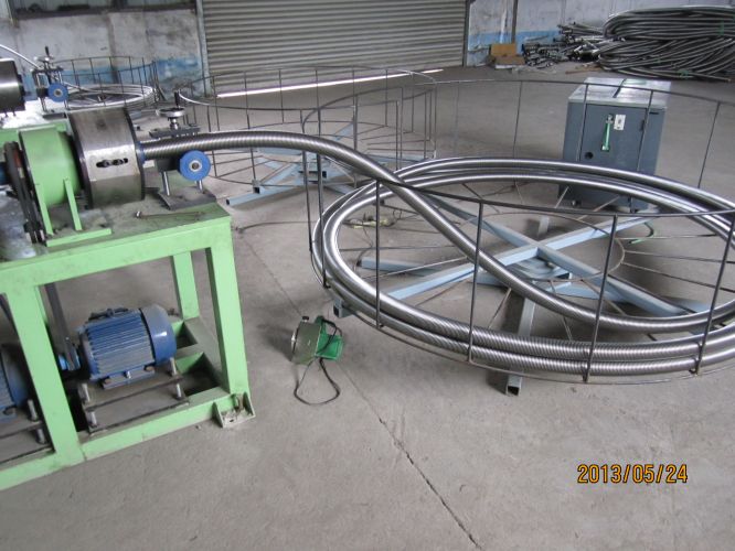 continuous flexible hose forming machin