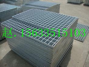 Fence fence specializing in the production of fencing wire mesh