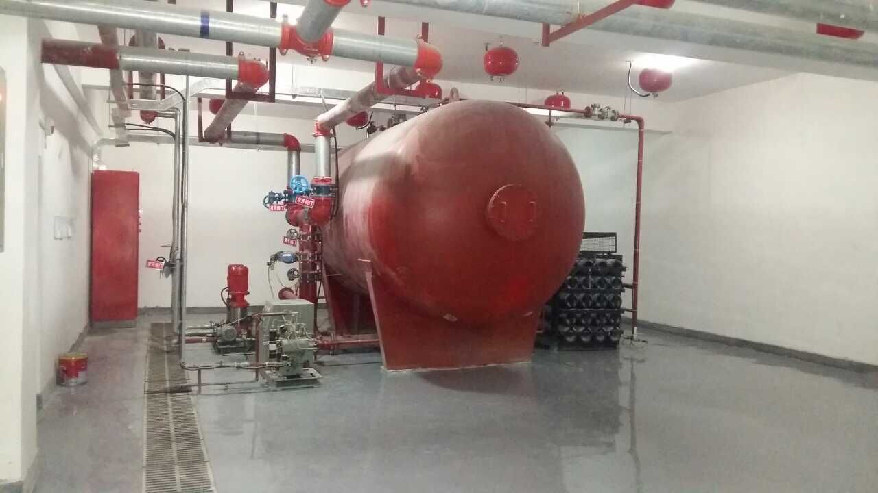 Emergency fire fighting water supply system for fire fighting gas